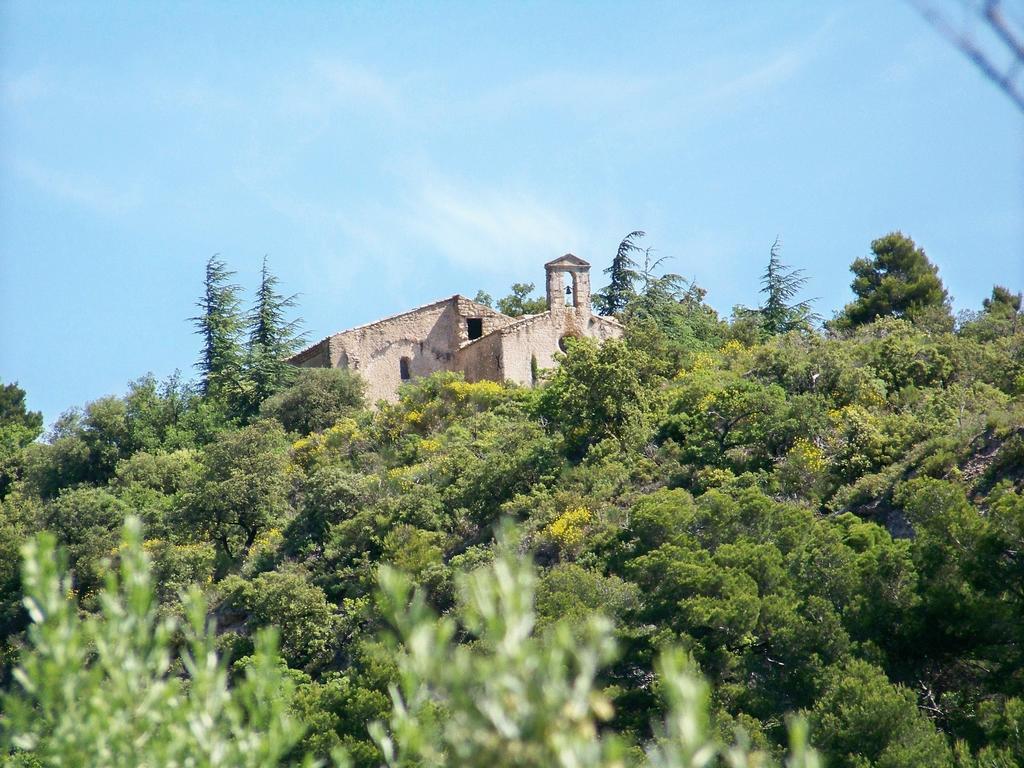 Logis Hotel De L'Etang Cucuron Luaran gambar