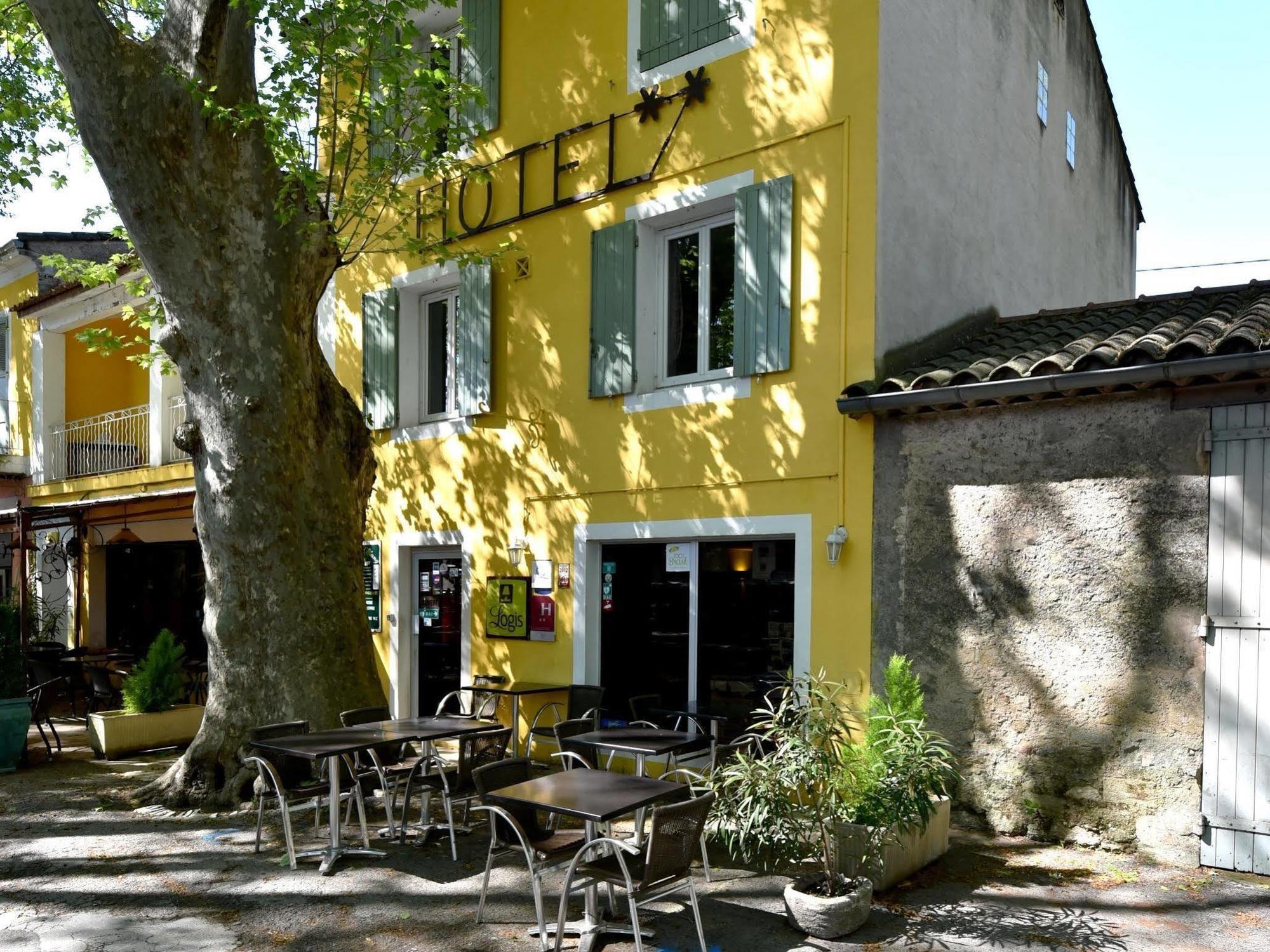 Logis Hotel De L'Etang Cucuron Luaran gambar