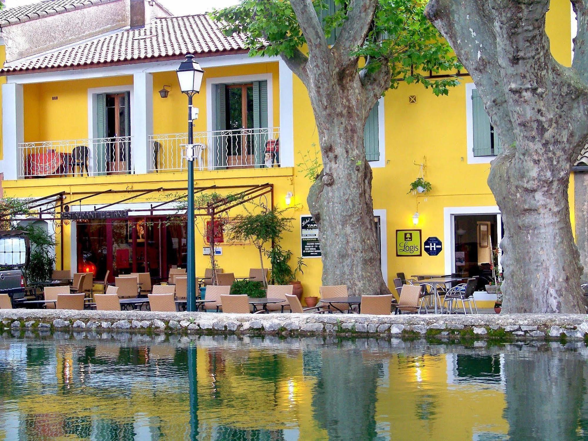 Logis Hotel De L'Etang Cucuron Luaran gambar