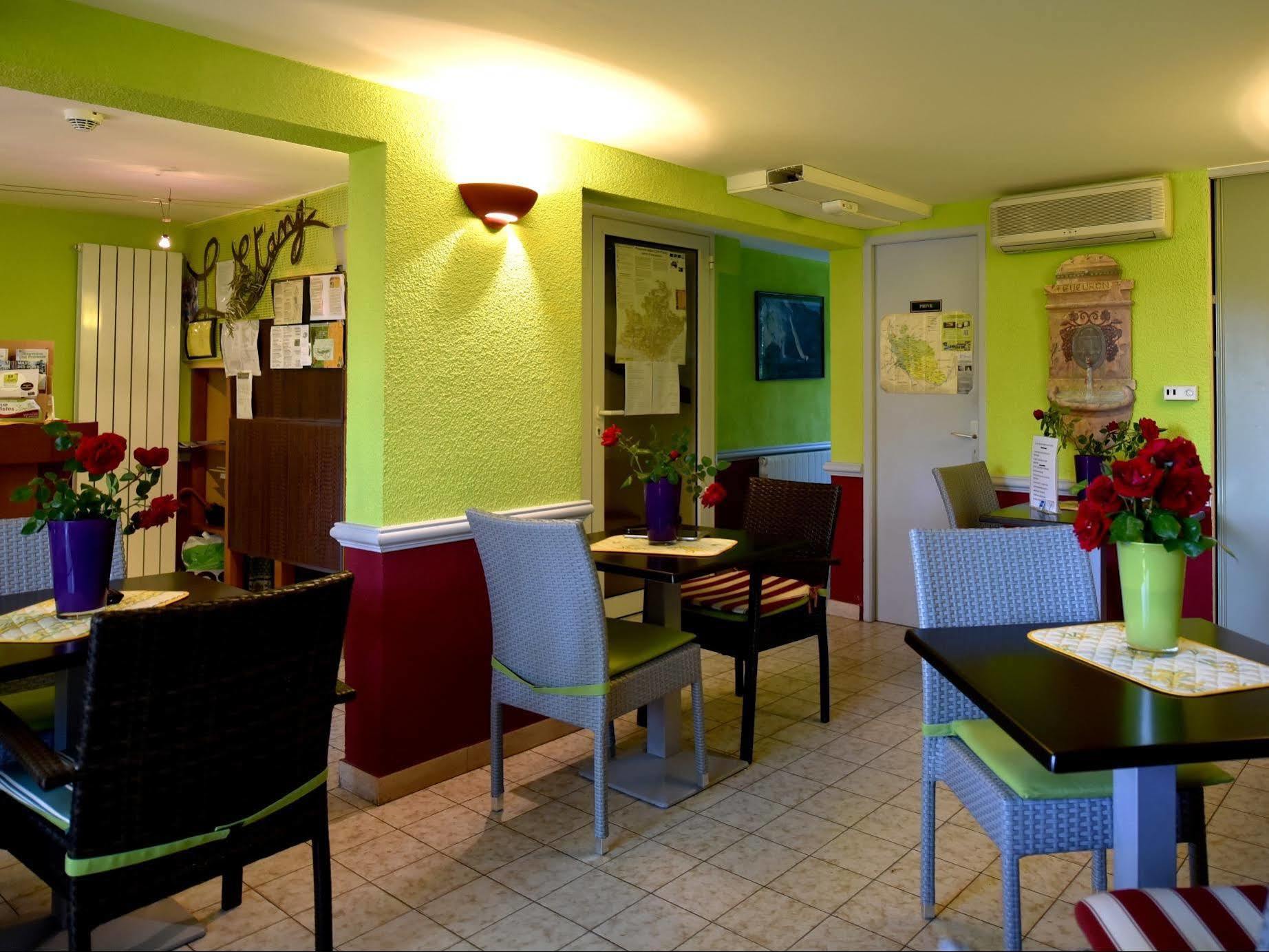 Logis Hotel De L'Etang Cucuron Luaran gambar