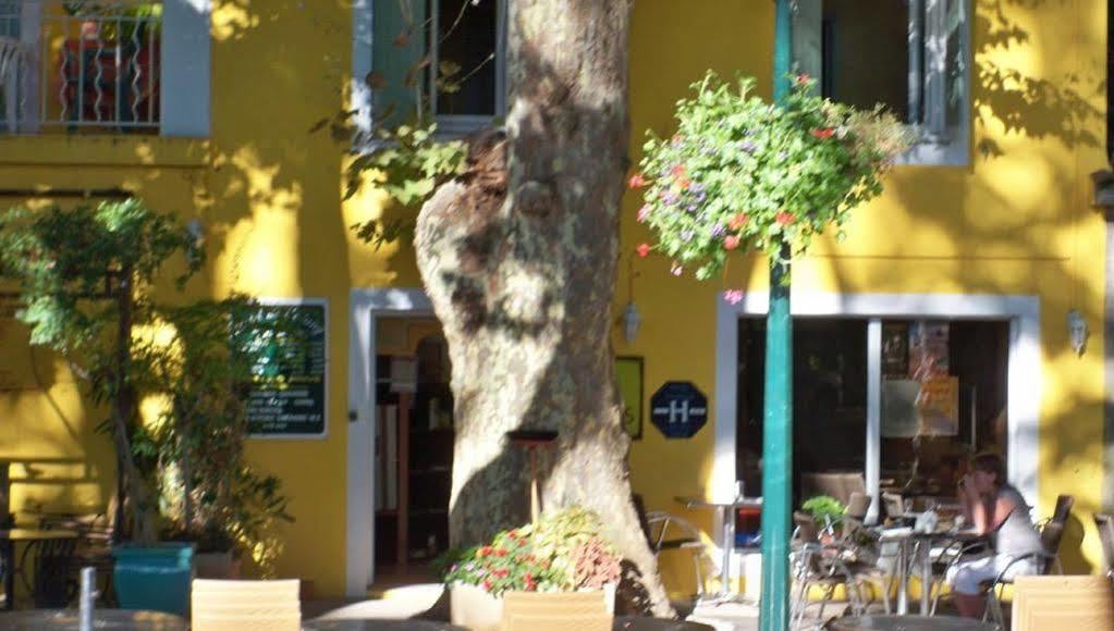 Logis Hotel De L'Etang Cucuron Luaran gambar